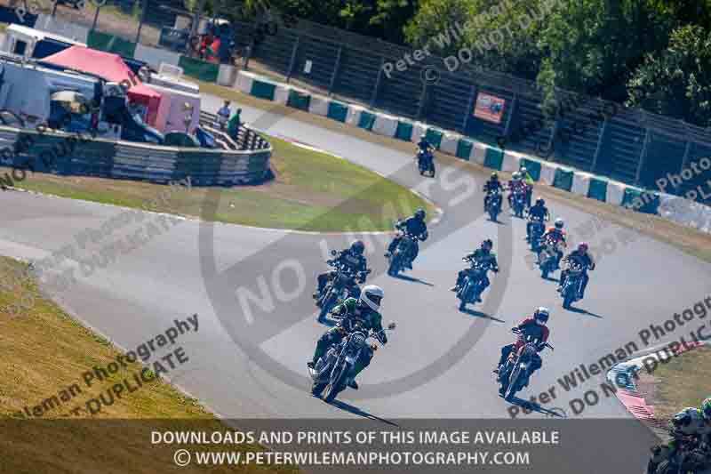 Vintage motorcycle club;eventdigitalimages;mallory park;mallory park trackday photographs;no limits trackdays;peter wileman photography;trackday digital images;trackday photos;vmcc festival 1000 bikes photographs